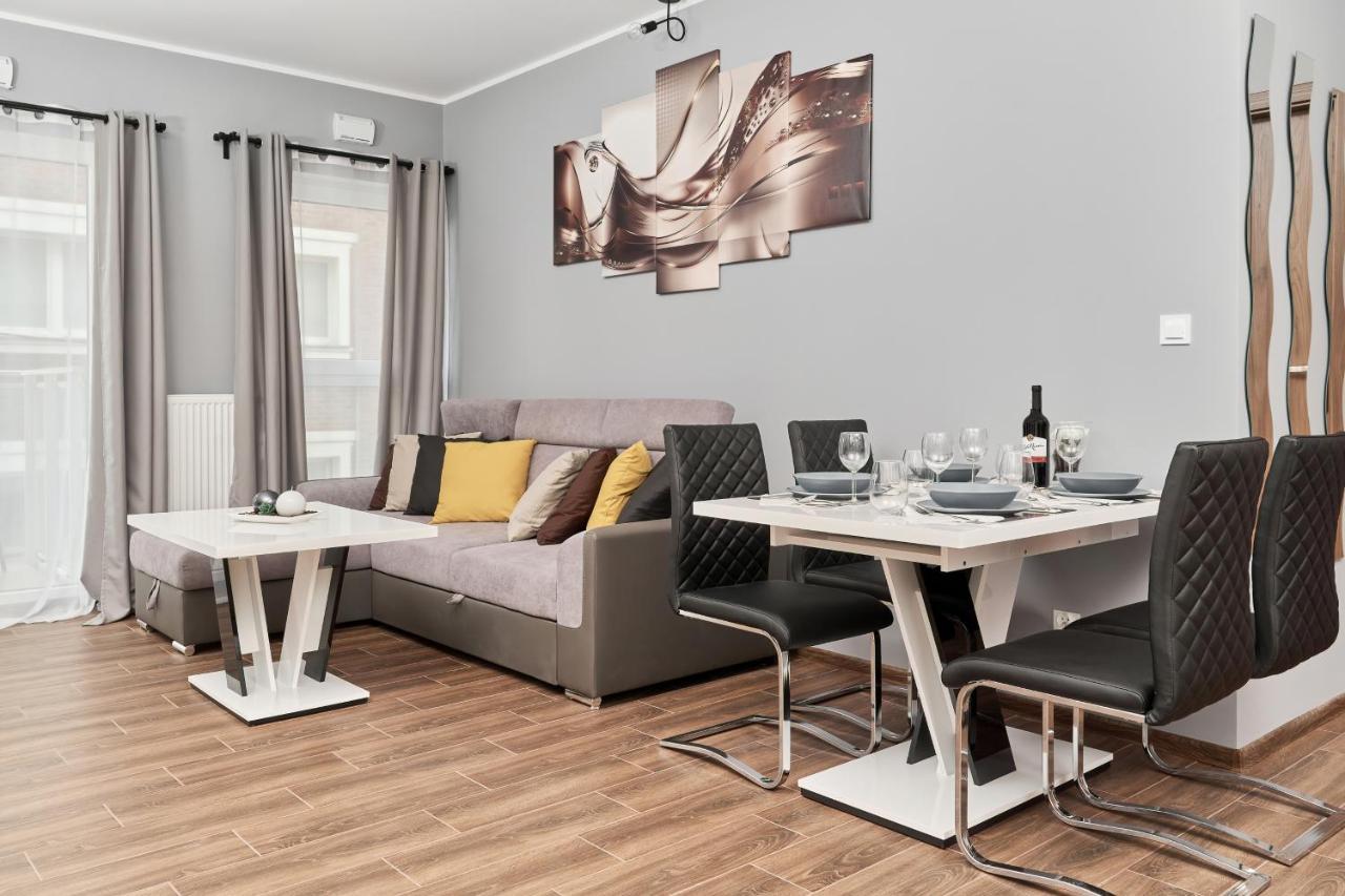 Apartments Wroclaw Jana Pawla II With Free Parking Wroclaw By Noclegi Renters Exteriör bild