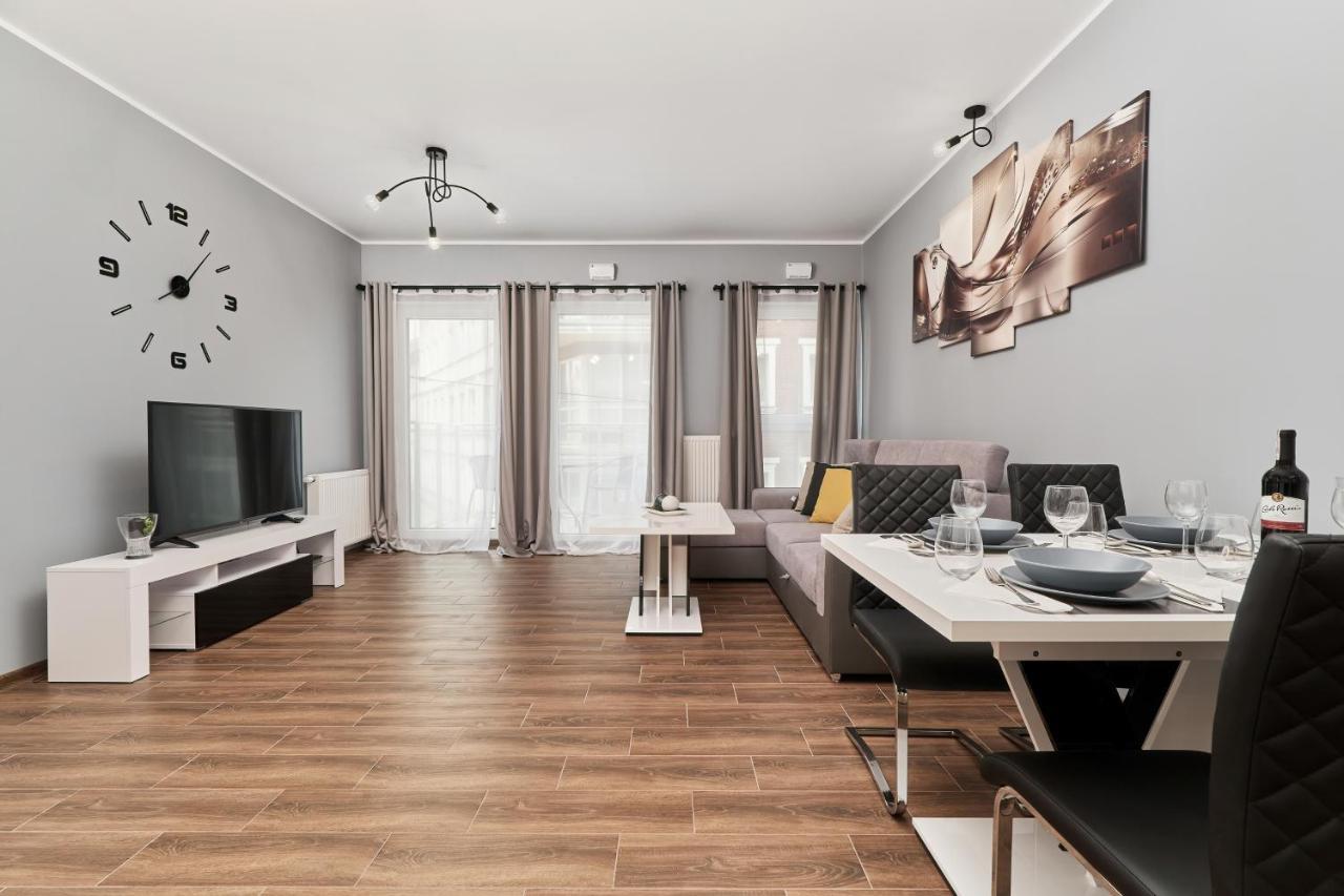 Apartments Wroclaw Jana Pawla II With Free Parking Wroclaw By Noclegi Renters Exteriör bild
