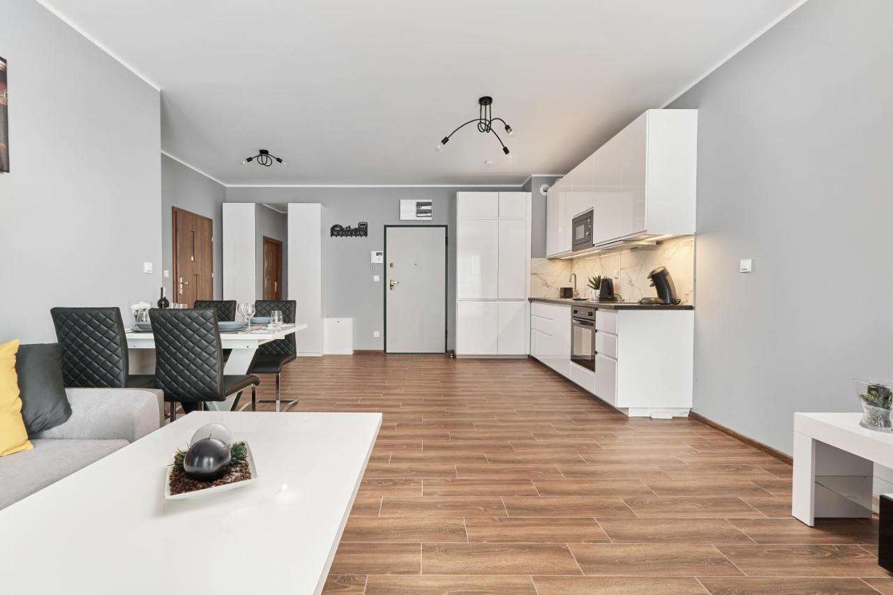 Apartments Wroclaw Jana Pawla II With Free Parking Wroclaw By Noclegi Renters Exteriör bild