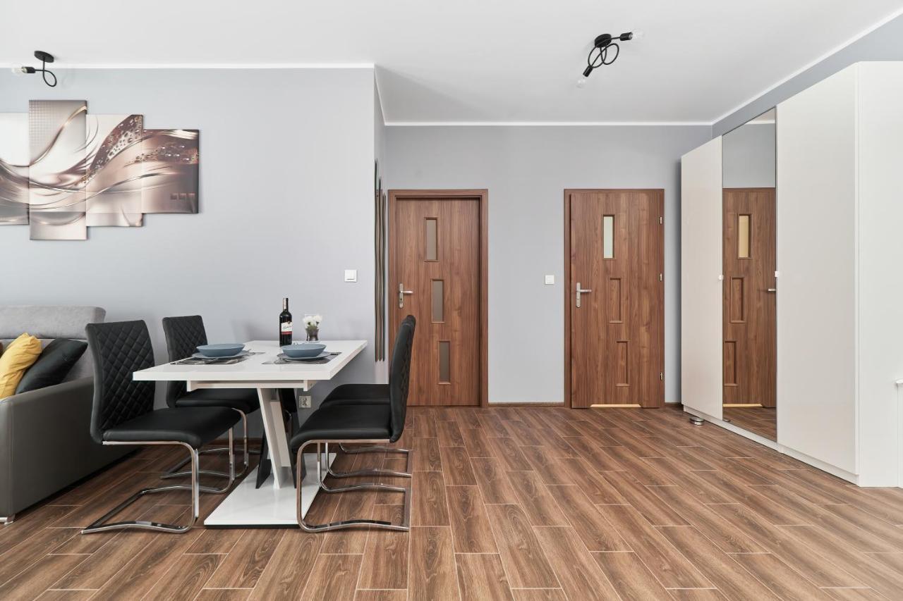 Apartments Wroclaw Jana Pawla II With Free Parking Wroclaw By Noclegi Renters Exteriör bild