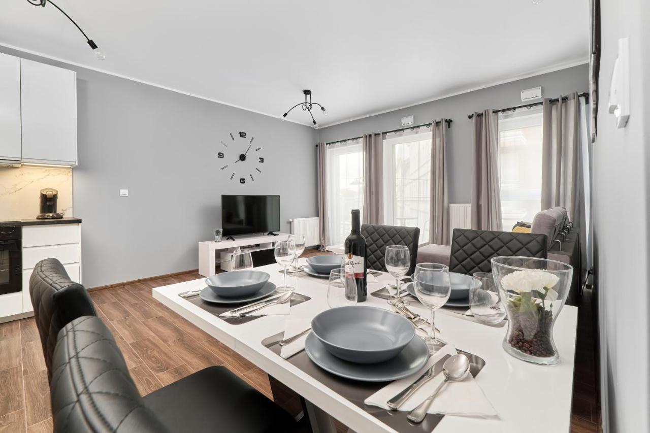 Apartments Wroclaw Jana Pawla II With Free Parking Wroclaw By Noclegi Renters Exteriör bild