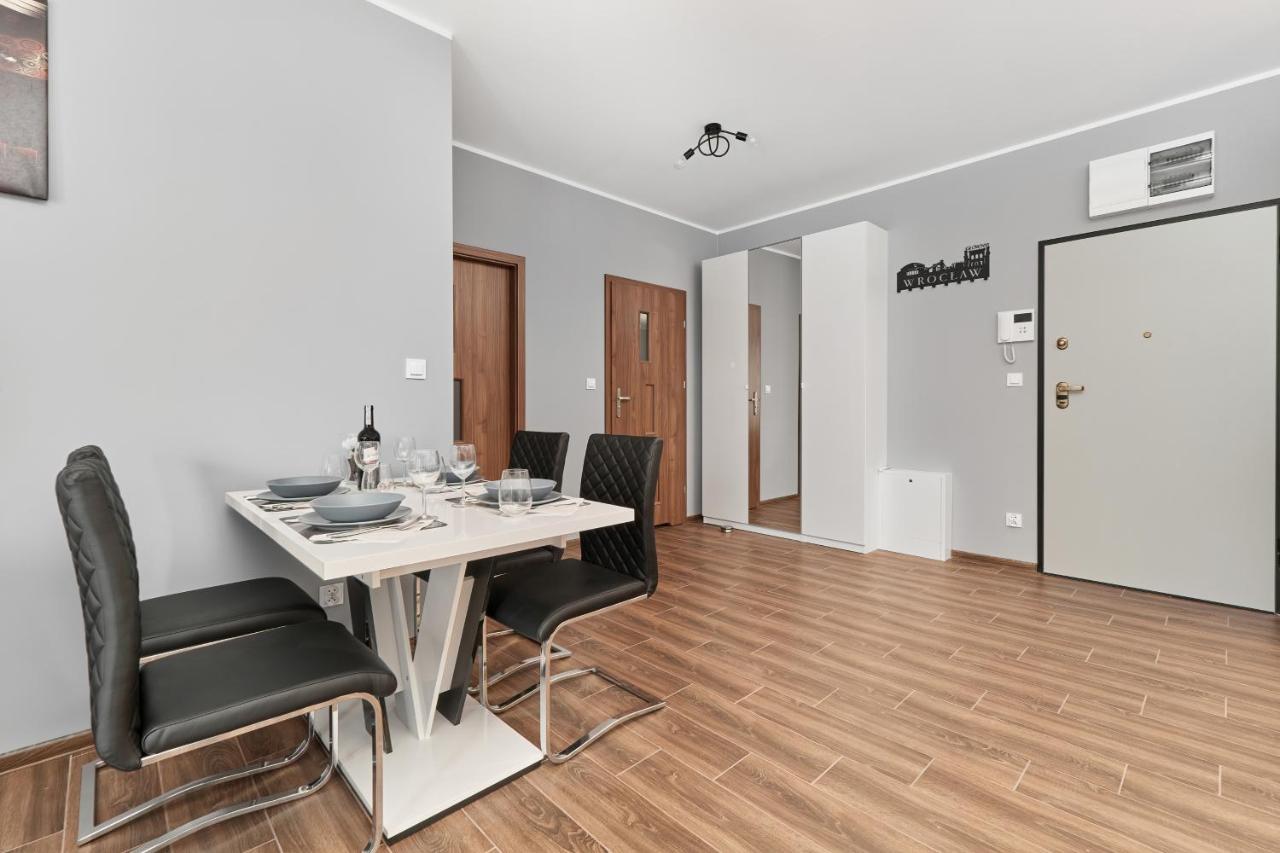 Apartments Wroclaw Jana Pawla II With Free Parking Wroclaw By Noclegi Renters Exteriör bild