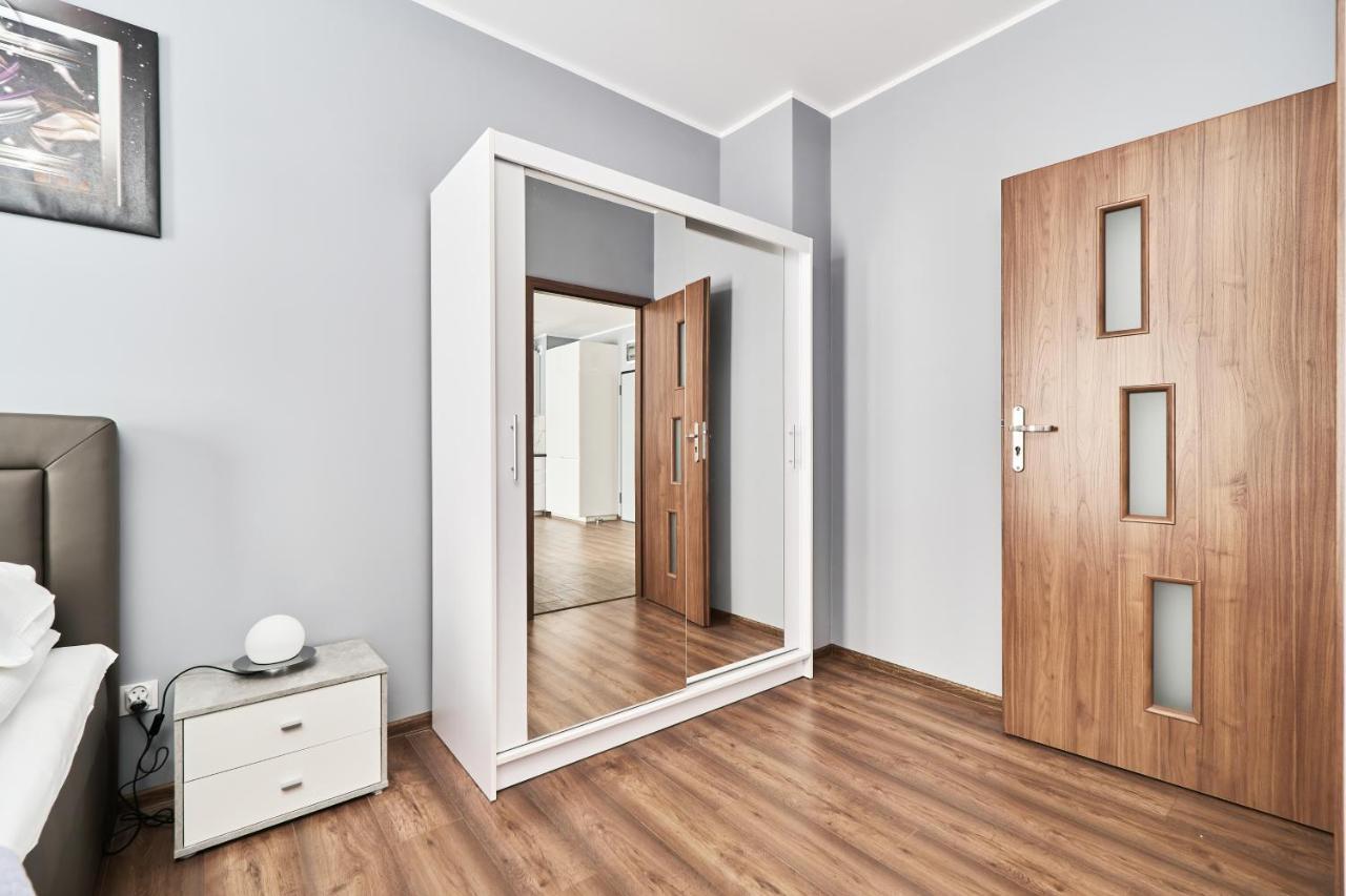 Apartments Wroclaw Jana Pawla II With Free Parking Wroclaw By Noclegi Renters Exteriör bild