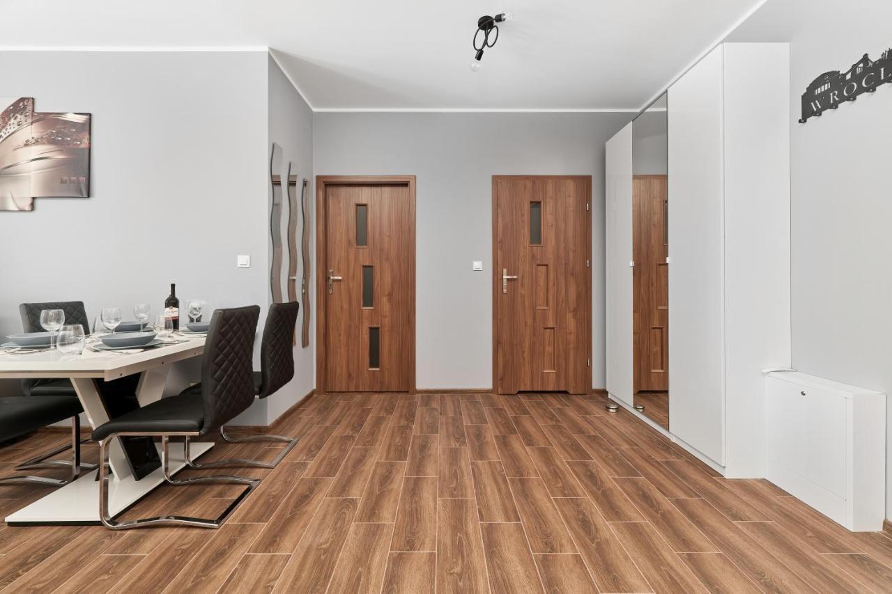 Apartments Wroclaw Jana Pawla II With Free Parking Wroclaw By Noclegi Renters Exteriör bild